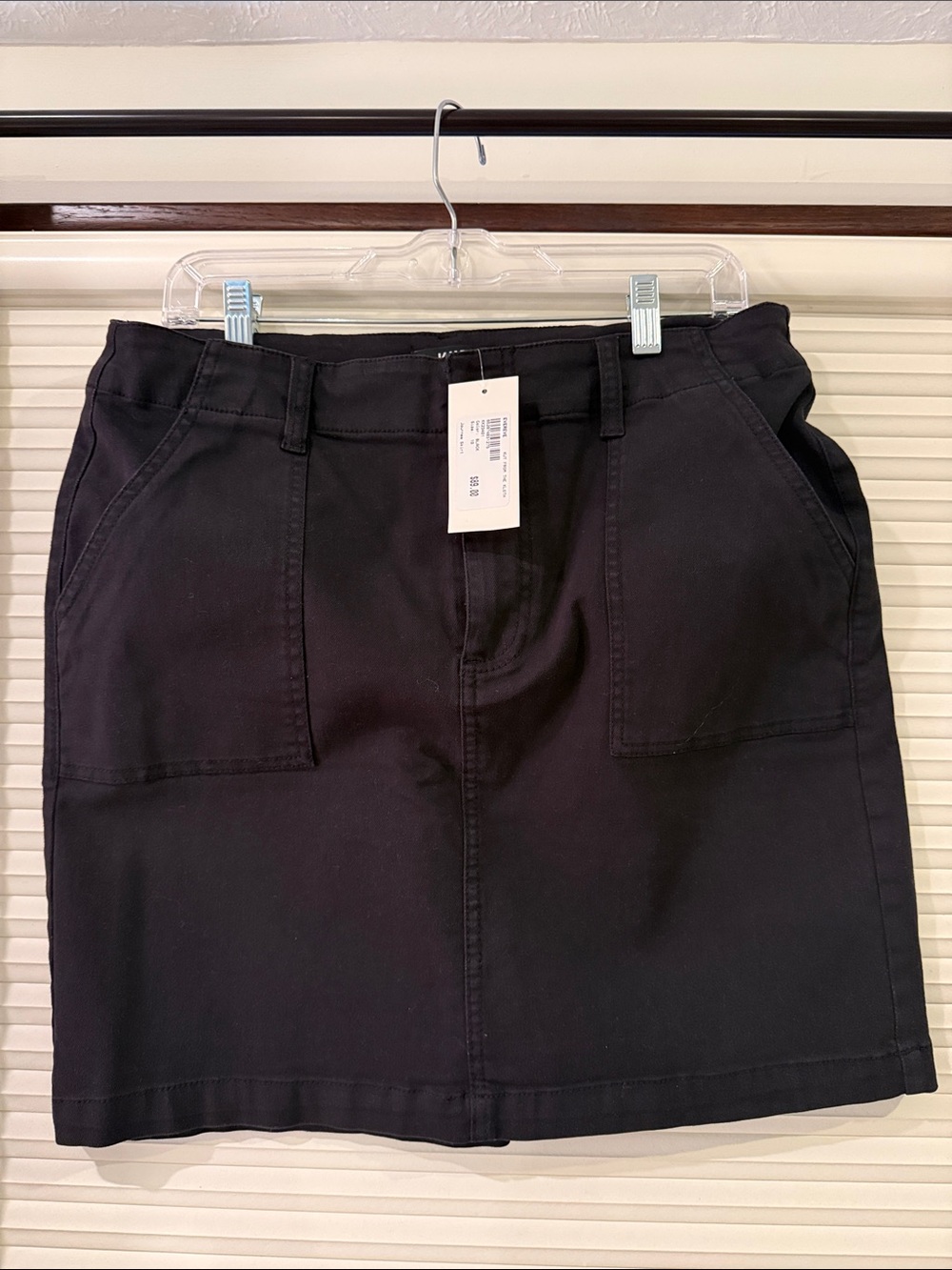 Kut from the Kloth Journee Black Skirt with Front Patch Pockets